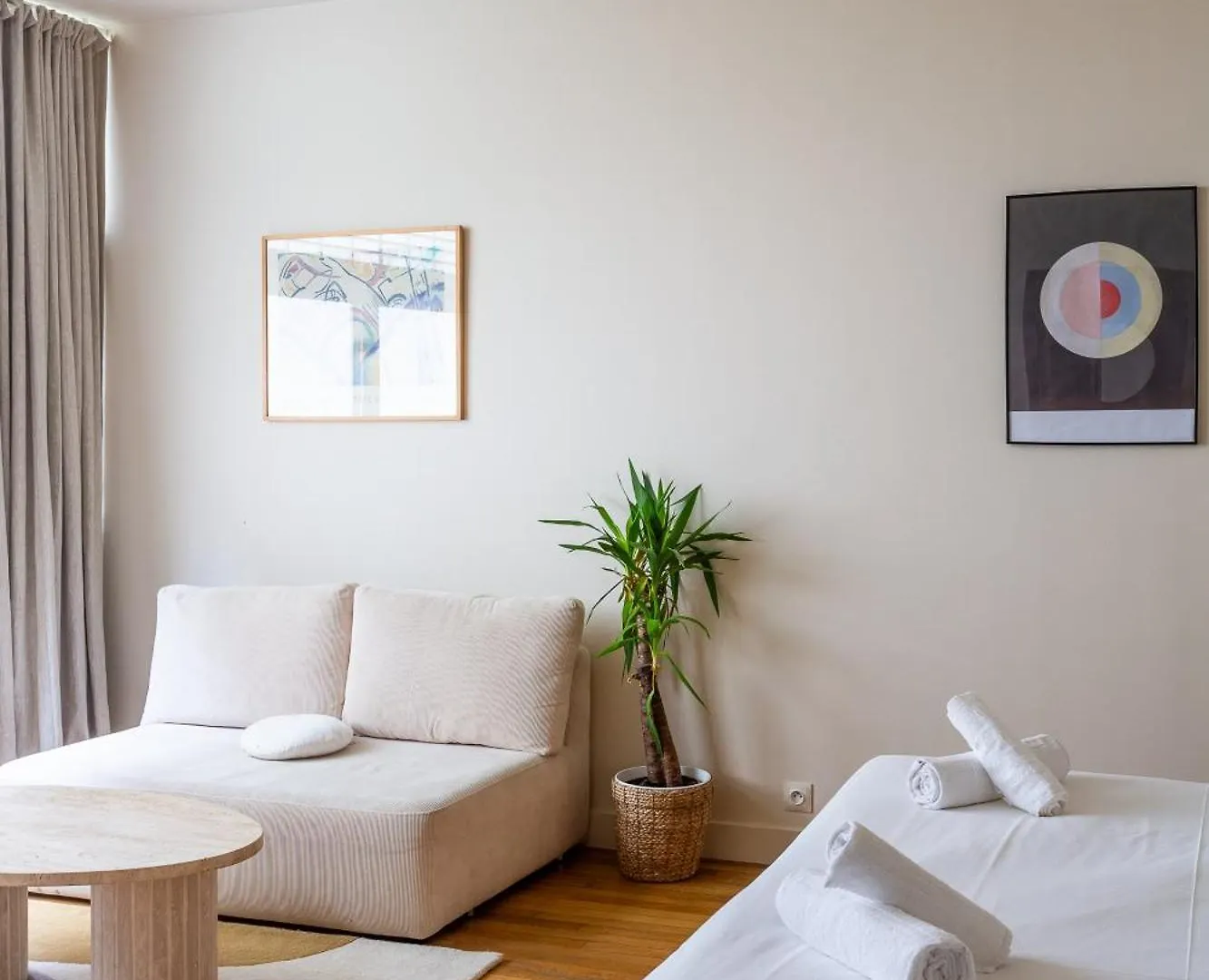 Apartment The Charming Saint Honore Paris