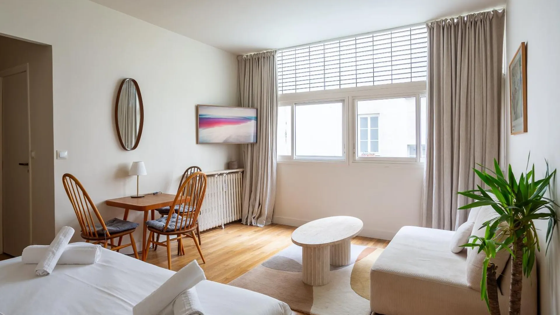 The Charming Saint Honore location